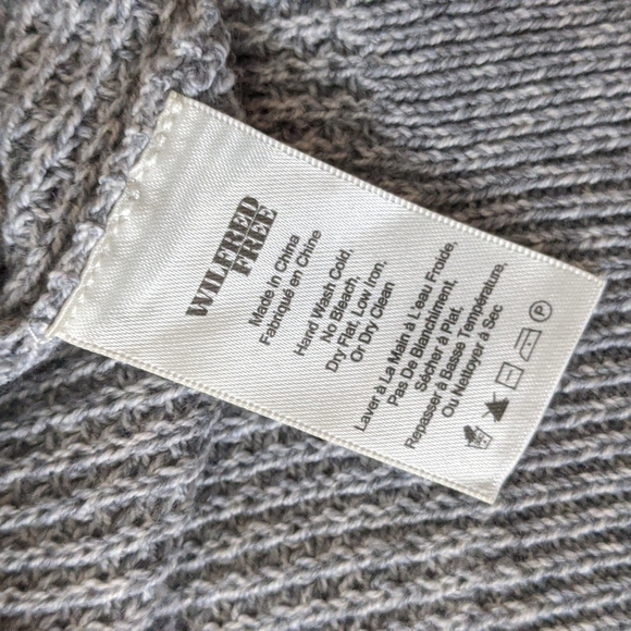 SOLD - Wilfred Free Isabelli Sweater - size small fits like a medium - Picture 7 of 7